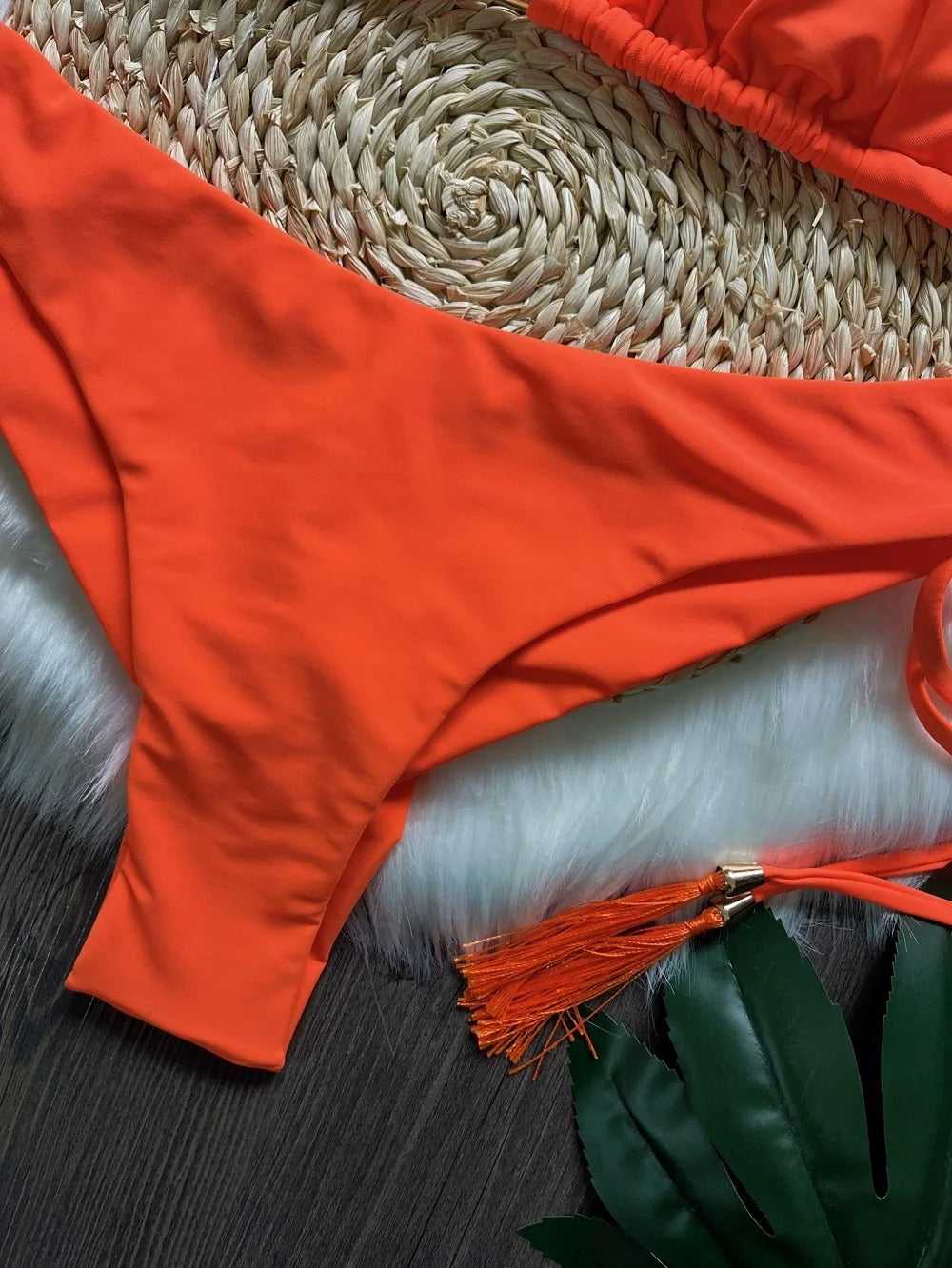 Püskül Detaylı Turuncu Bağcıklı Üçgen Bikini Takımı