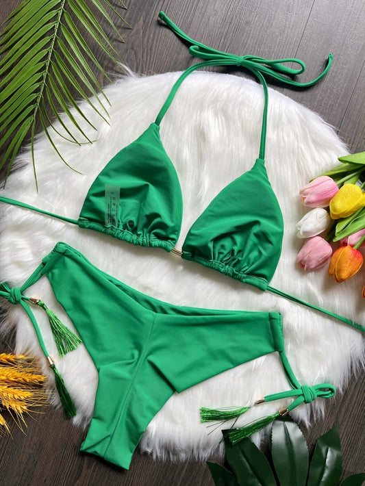 Püskül Detaylı Yeşil Bağcıklı Üçgen Bikini Takımı