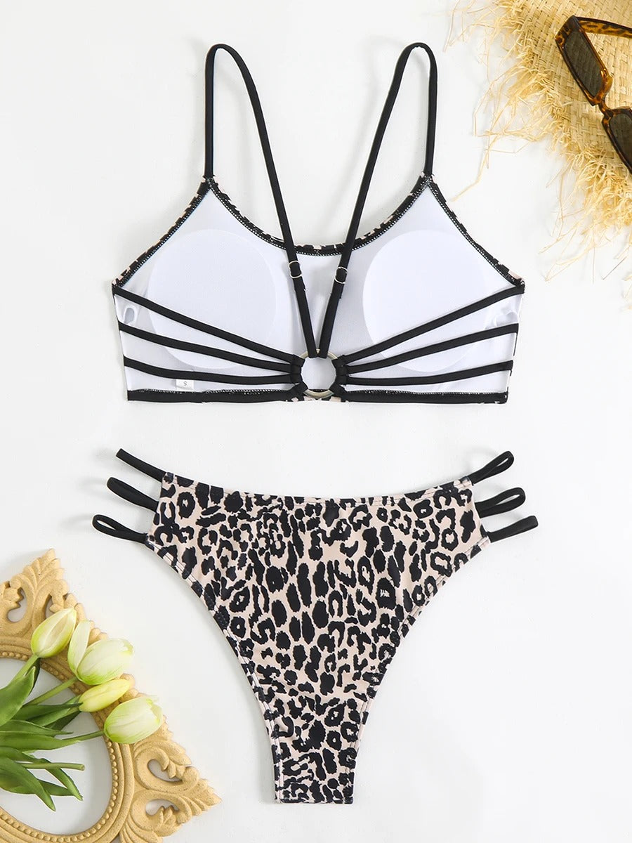 Leopar Desenli Yan Kesik Detaylı Siyah Bikini Takımı