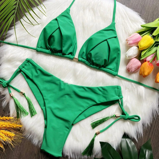 Püskül Detaylı Yeşil Bağcıklı Üçgen Bikini Takımı