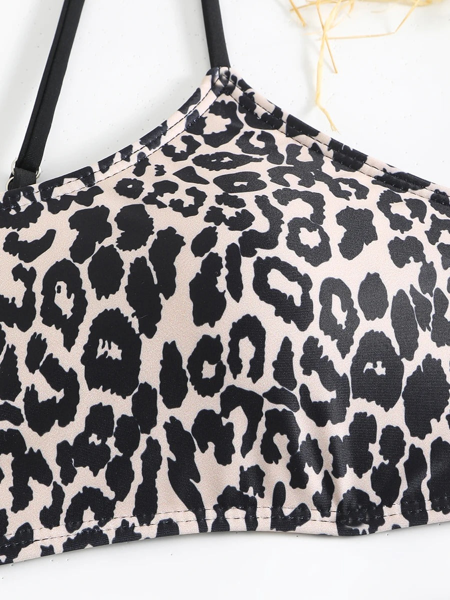 Leopar Desenli Yan Kesik Detaylı Siyah Bikini Takımı