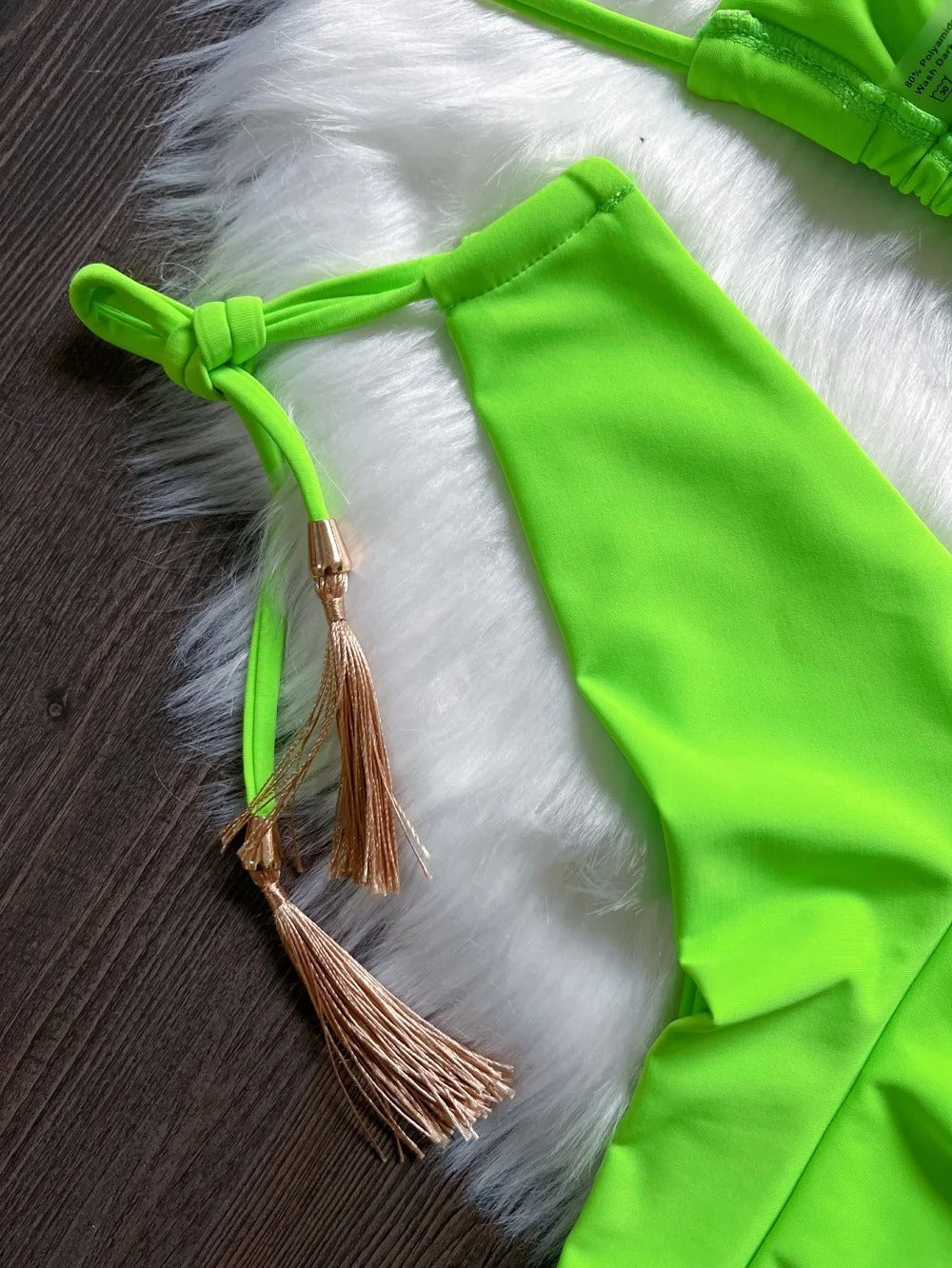 Püskül Detaylı Neon Yeşil Bağcıklı Üçgen Bikini Takımı