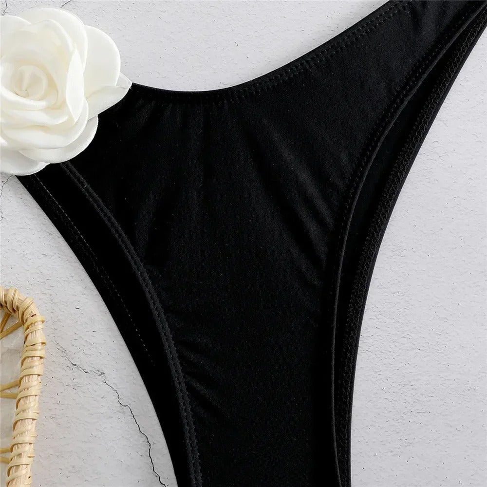 Siyah Bağcıklı Bikini Takımı