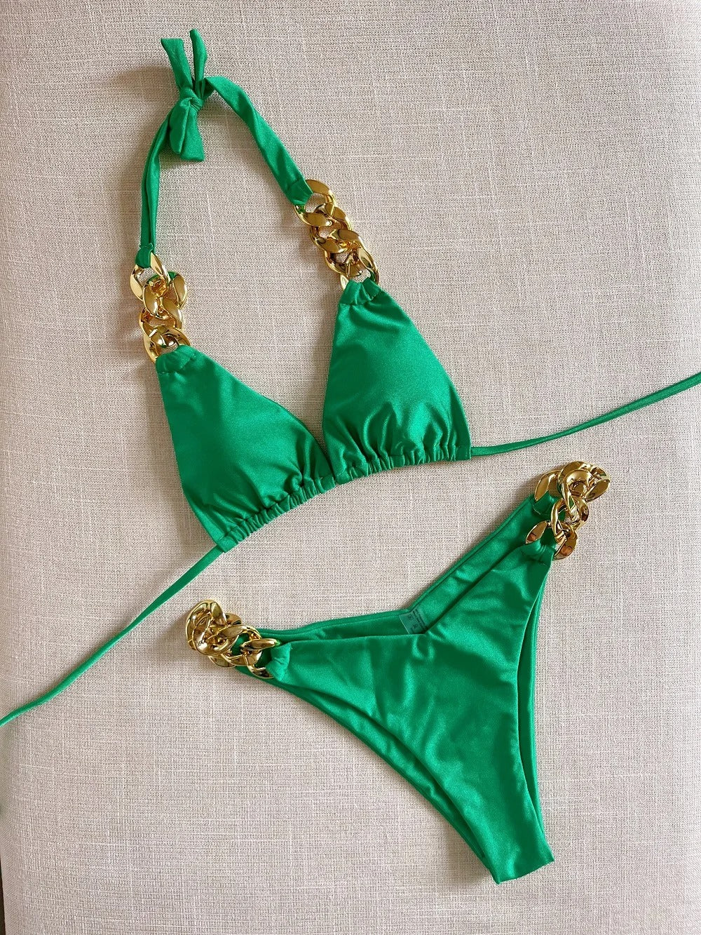 Zincir Detaylı Üçgen Kesim Bikini Takımı