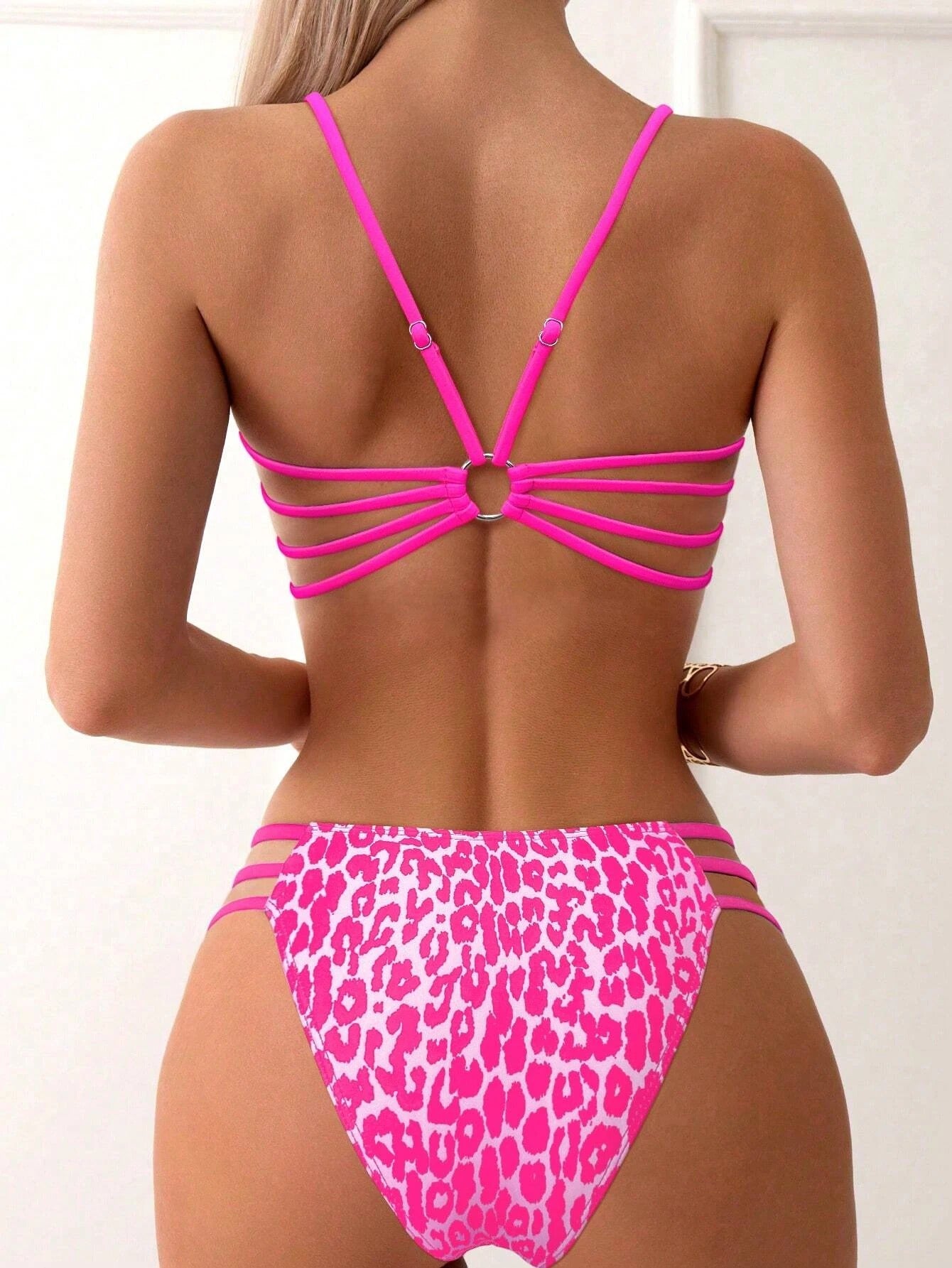 Leopar Desenli Yan Kesik Detaylı Pembe Bikini Takımı